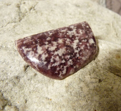 Lepidolitcabochon