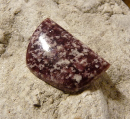 Lepidolitcabochon